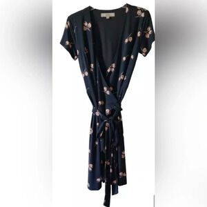 NWT Loft Women's Grey with Cherry Print Short Sleeve V-Neck
Wrap Dress size 6